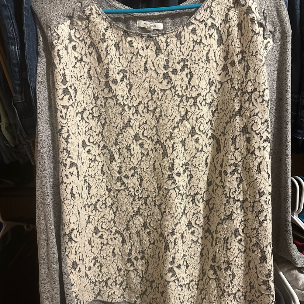 Maurices Gray‎ and Cream Textured Top